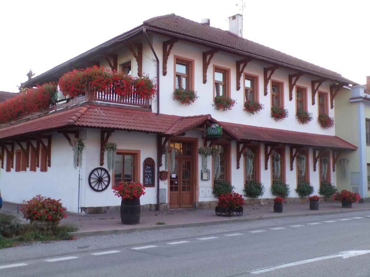 Penzion Restaurace U Helferu Libuň Buitenkant foto